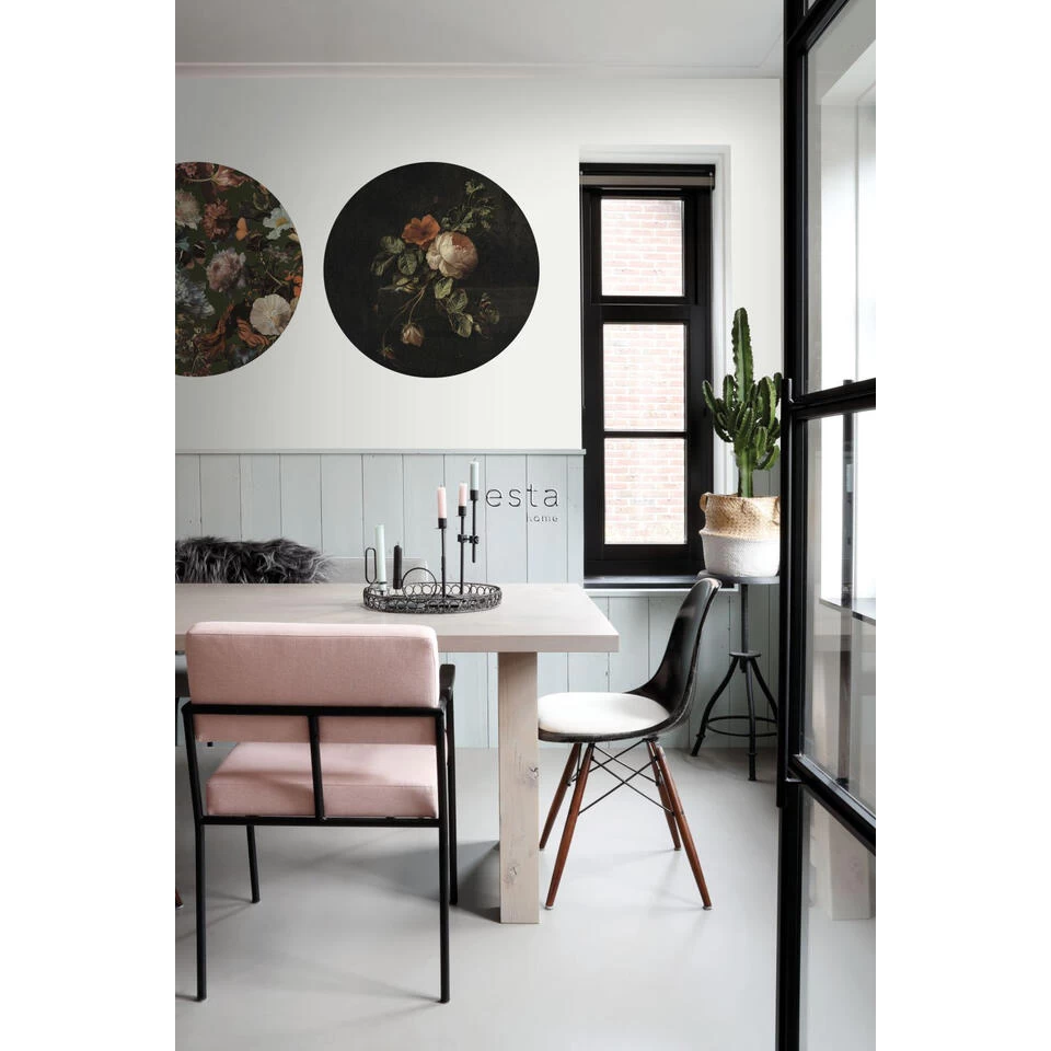 ESTAhome Zelfklevende Behangcirkel - Bloemstilleven - Donker Rood En Zwart 2 ESTAhome Zelfklevende Behangcirkel - Bloemstilleven - Donker Rood En Zwart - Afbeelding 2