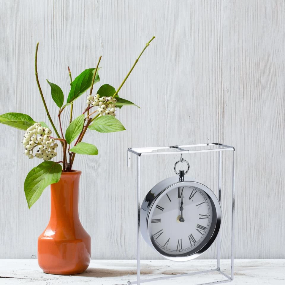 Orange85 Tafelklok Hangmodel Zilver Metaal 25 Cm Klok Op Standaard Binnen 3 Orange85 Tafelklok Hangmodel Zilver Metaal 25 Cm Klok Op Standaard Binnen - Afbeelding 3