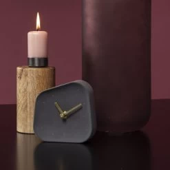 QUVIO Tafelklok Beton Asymmetrisch Met Gouden Wijzers - Antraciet -Home Decoration Store 1000071660 0103